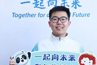 Hơn 500 hoa đăng được tàu chuyển ra biển khơi để thả vào chiều tối 28/4.